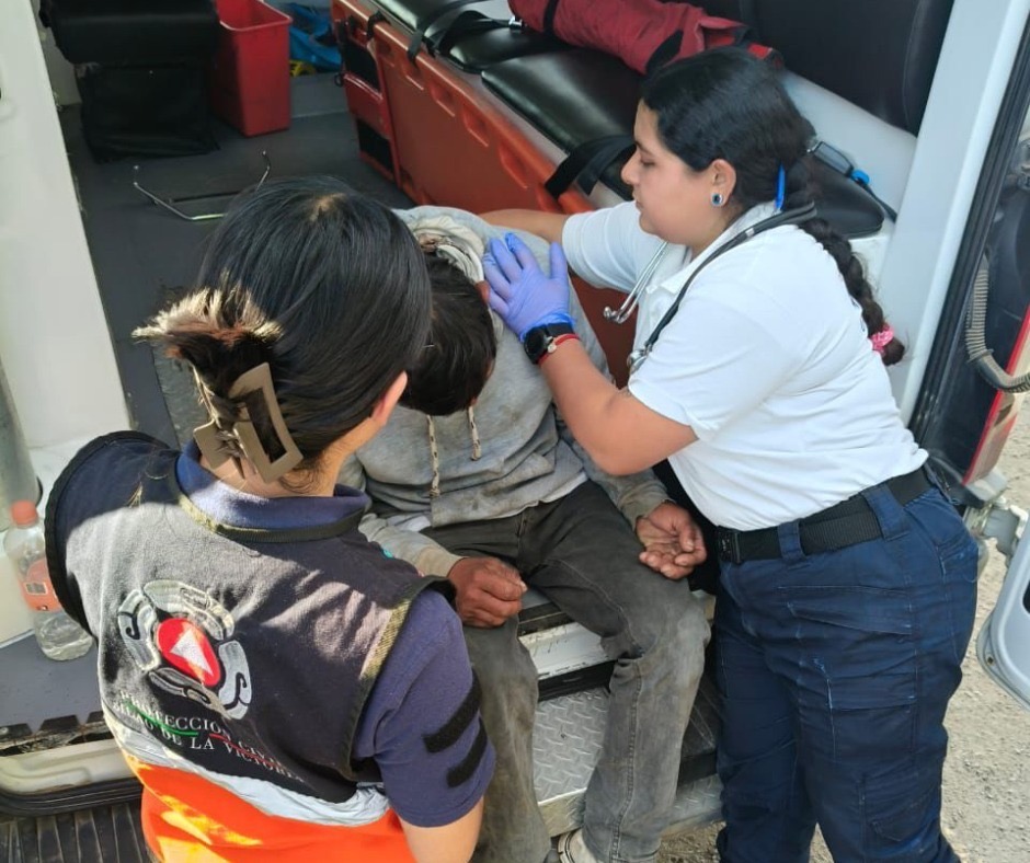 COMUNICADOSilao de la Victoria, Gto. A 03 de febrero de 2026.- Esta tarde fue localizado en el municipio de Silao; Miguel “N” de 37 años de edad, quien se encontraba reportado como desaparecido desde el pasado 28 de enero en la ciudad de San Miguel de Allende. Sus familiares reportaron que Miguel padece de sus facultades mentales desde niño y temían por su integridad al no valerse por sí mismo.Este martes por la tarde, se recibió en el número de emergencias 911 de la Secretaría de Seguridad Ciudadana, un reporte de la delegada de la comunidad de Comanjilla donde señalaba que dicha persona estaba desorientada y solo respondía que era de San Miguel de Allende.Al lugar arribaron elementos de seguridad pública, así como personal de la coordinación de Protección Civil, quienes revisaron su estado de salud, no reportándose lesión alguna, solo desorientación de la persona por no ser del lugar.Al momento de este comunicado, los familiares de Miguel ya habían acudido a la Secretaría de Seguridad Ciudadana para reunirse con él. Agradecemos en este caso la participación y reporte oportuno de la delegada de Comanjilla Leticia Valdivia el cual llevó a que las autoridades pudieran localizar y reunir a la persona nuevamente con su familia.El Gobierno Municipal refrenda su compromiso de trabajo coordinado con autoridades estatales, municipales y ciudadanía para la búsqueda y localización de personas.